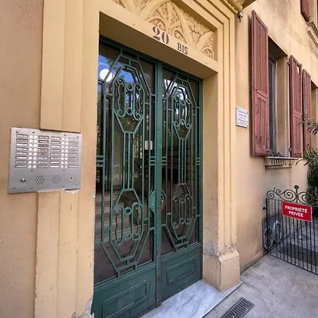 Apartmán Chaleureux Proche De L'eglise Russe *