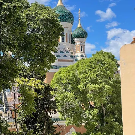 Chaleureux Proche De L'eglise Russe *
